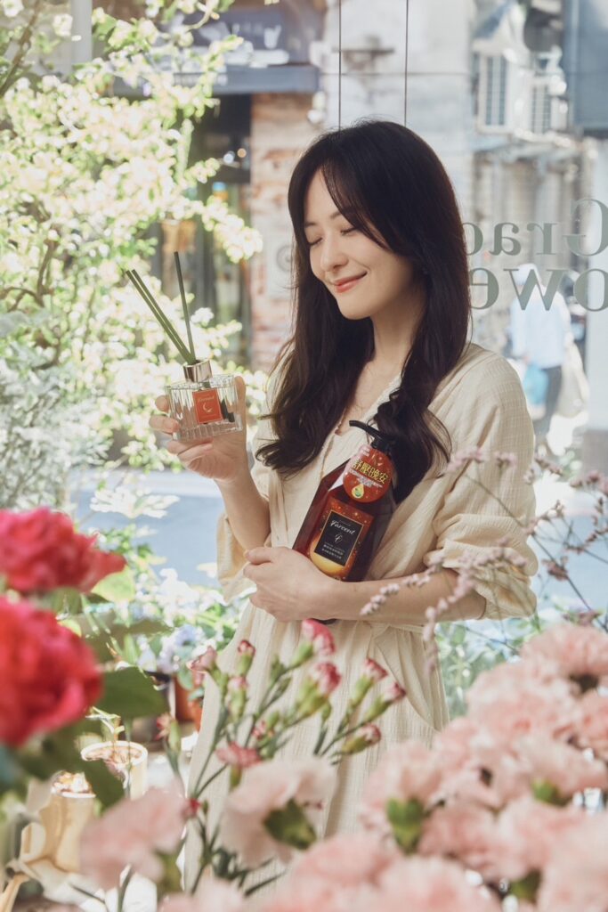 時尚明星香氛新寵就是它!Farcent法頌全新推出「晚安精油系列」 4 Farcent法頌 簡莉紋情境照 1