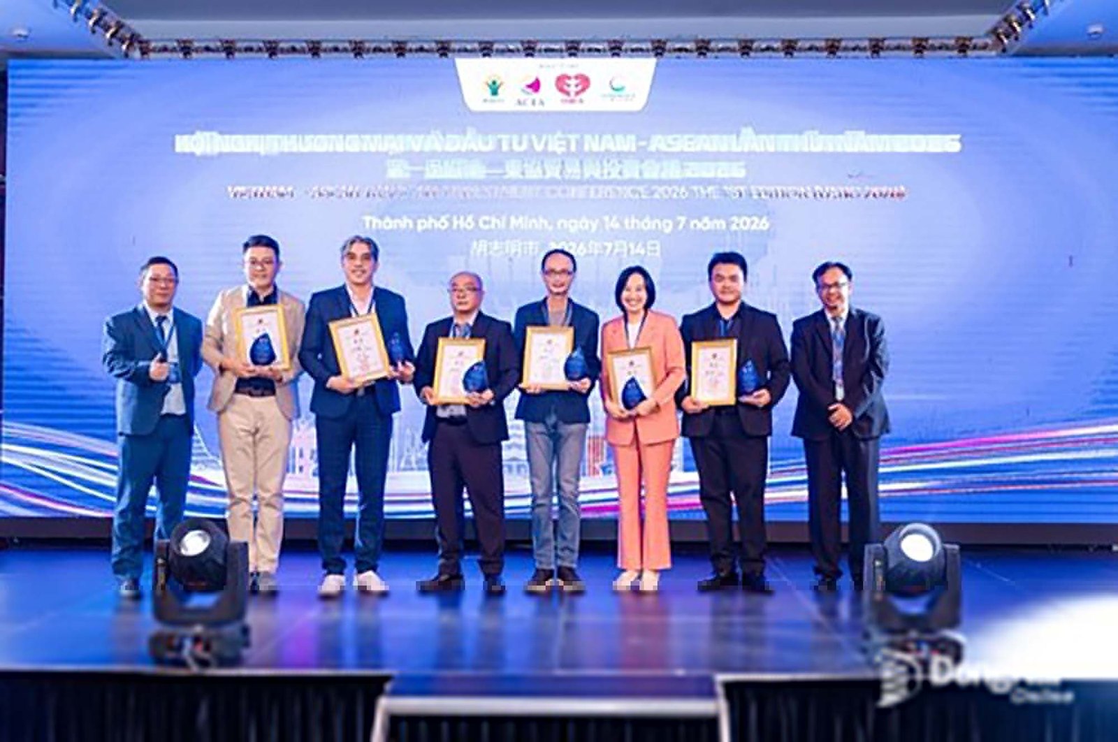Femas HR布局越南 李佳鴻受聘ACTA顧問串聯跨境人資管理 VATIC 2026表揚環節,Femas HR創辦人李佳鴻與企業代表合影。